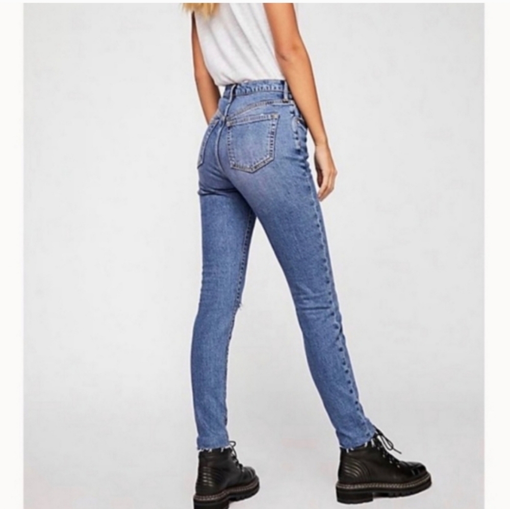 Free People We The Free Stella Skinny Jean Ripped Knee Raw Hem Size 24